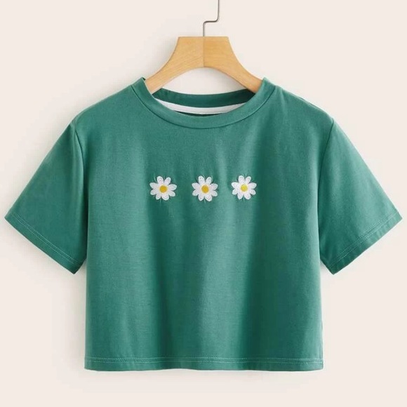 SHEIN Tops - Daisy Cropped Tee